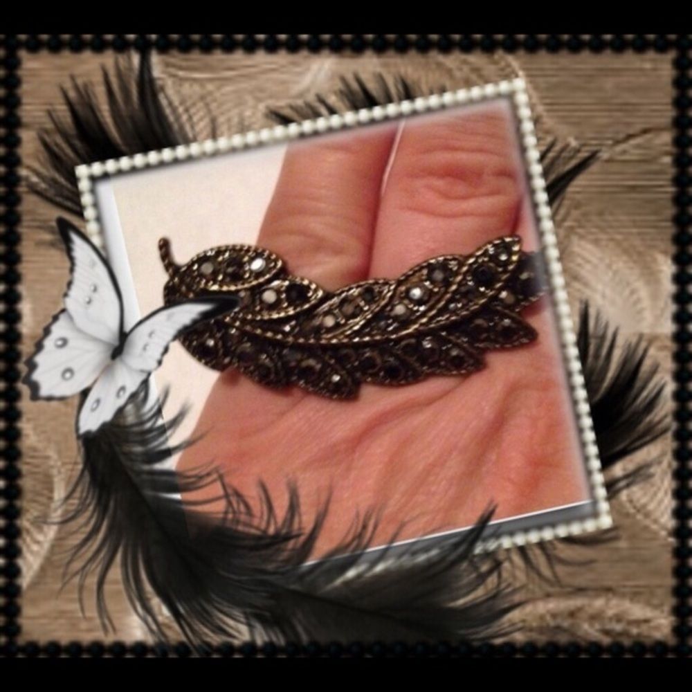 🎈3/$12 Beautiful 2 finger feather ring!